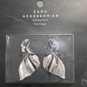 NWOT Zara Silver Leaf Earrings